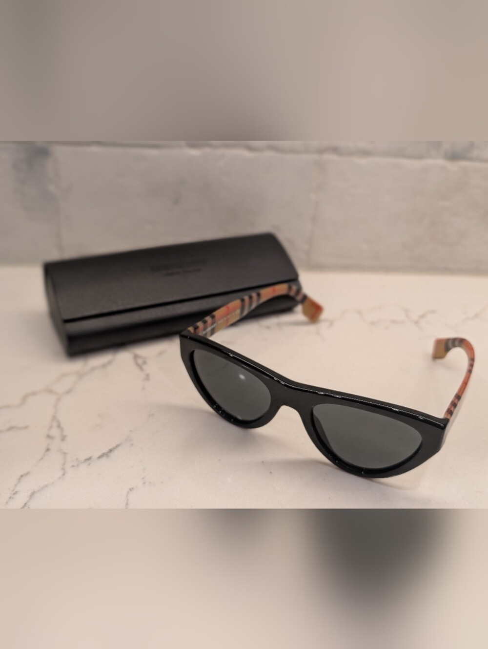 Burberry Sunglasses - GUC - Black Front Nova Check Arms - Picture 3 of 15
